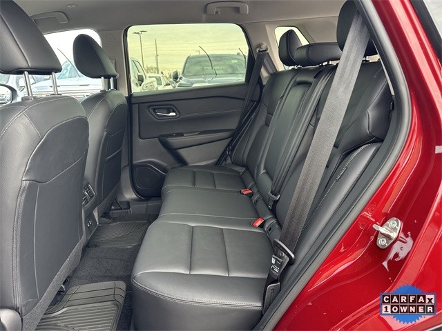 Nissan Rogue Vehicle Full-screen Gallery Image 28