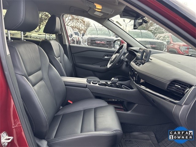 Nissan Rogue Vehicle Full-screen Gallery Image 31