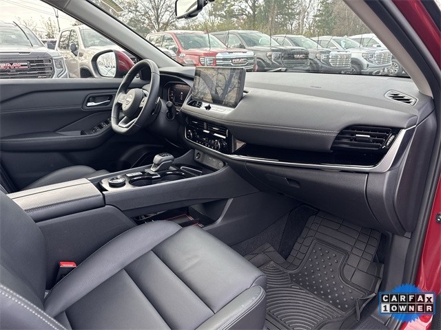 Nissan Rogue Vehicle Full-screen Gallery Image 32