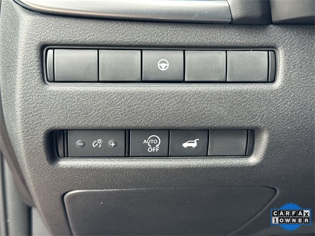 Nissan Rogue Vehicle Full-screen Gallery Image 38