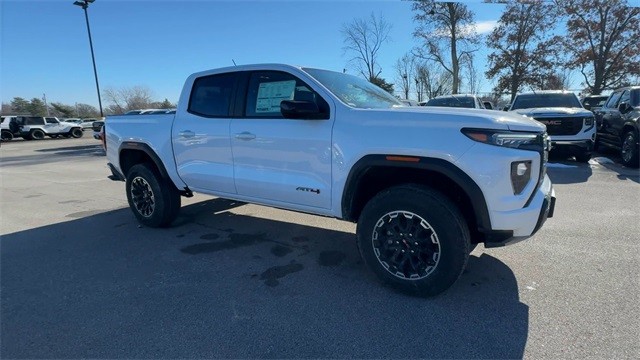 GMC Canyon Vehicle Full-screen Gallery Image 02