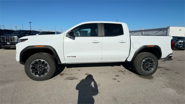 GMC Canyon Vehicle Full-screen Gallery Image 05