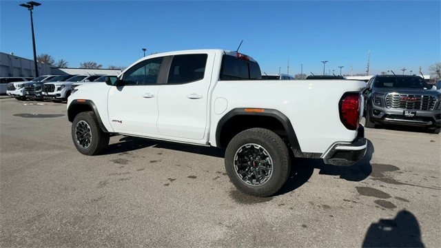 GMC Canyon Vehicle Full-screen Gallery Image 06