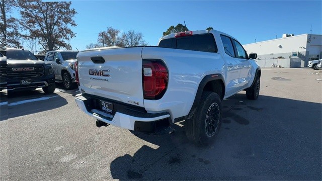 GMC Canyon Vehicle Full-screen Gallery Image 08