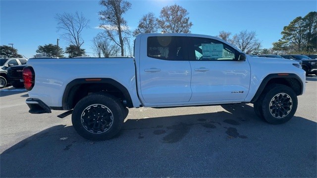 GMC Canyon Vehicle Full-screen Gallery Image 09