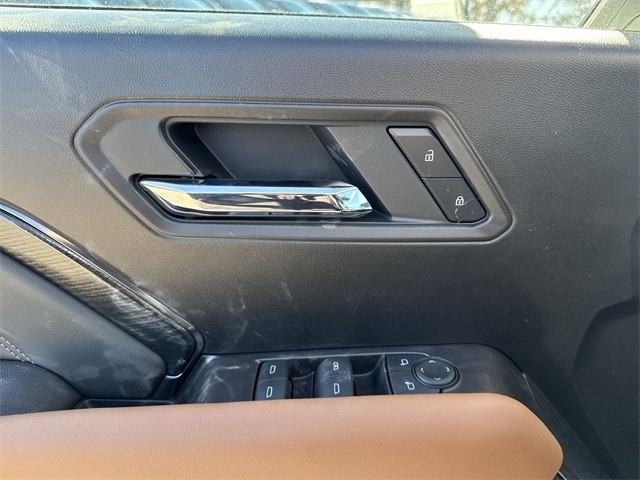 GMC Canyon Vehicle Full-screen Gallery Image 13