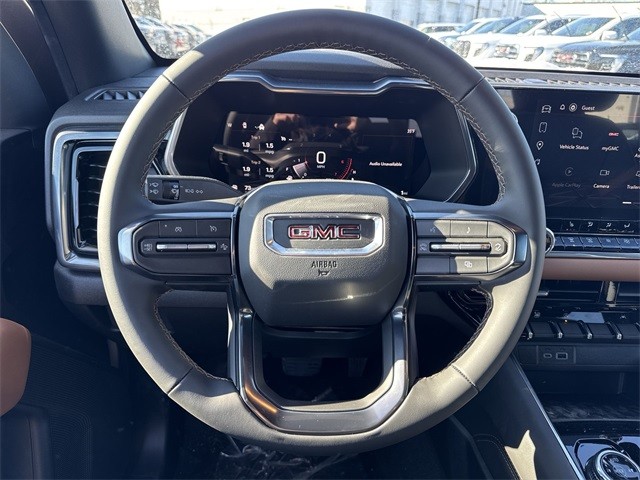 GMC Canyon Vehicle Full-screen Gallery Image 14