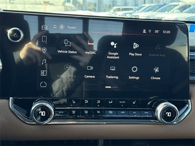 GMC Canyon Vehicle Full-screen Gallery Image 16