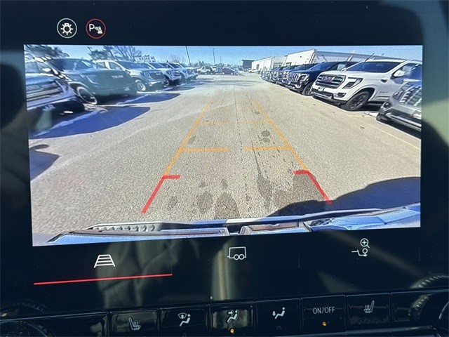 GMC Canyon Vehicle Full-screen Gallery Image 17