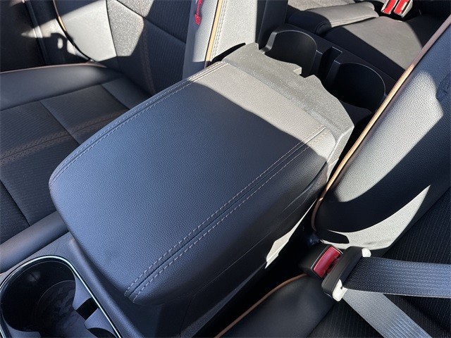 GMC Canyon Vehicle Full-screen Gallery Image 21