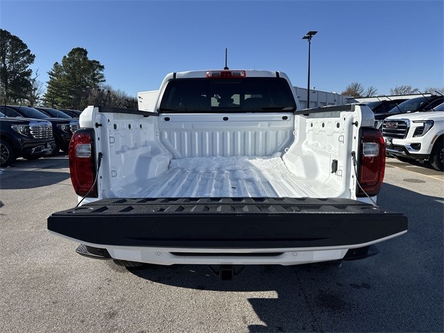 GMC Canyon Vehicle Full-screen Gallery Image 23