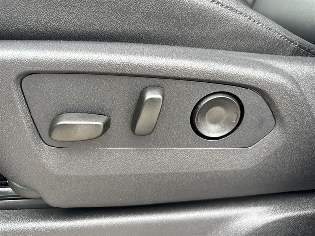 GMC Sierra 1500 Vehicle Full-screen Gallery Image 12