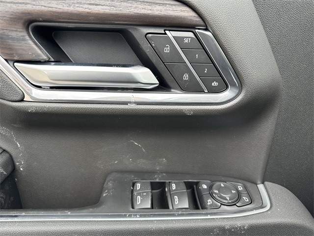 GMC Sierra 1500 Vehicle Full-screen Gallery Image 13