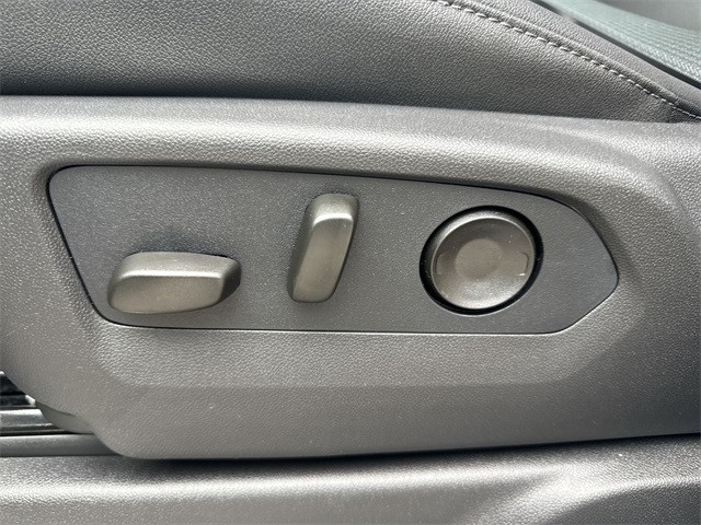 GMC Sierra 1500 Vehicle Full-screen Gallery Image 12