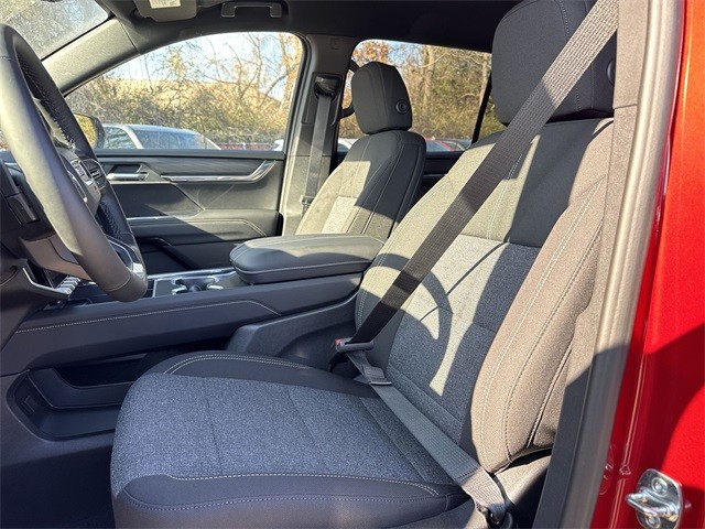 GMC Acadia Vehicle Full-screen Gallery Image 11