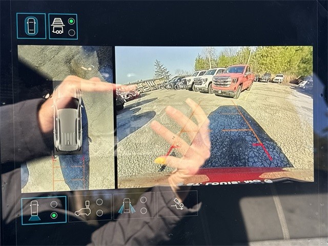 GMC Acadia Vehicle Full-screen Gallery Image 17