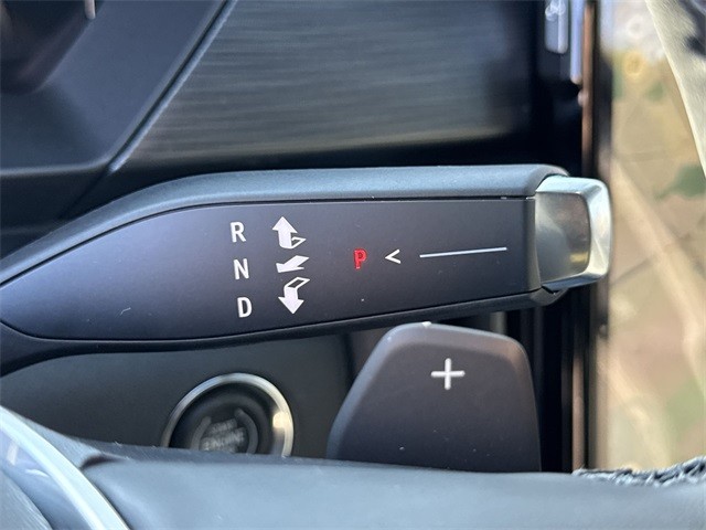 GMC Acadia Vehicle Full-screen Gallery Image 20