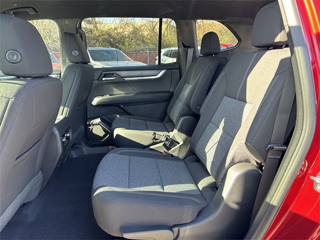 GMC Acadia Vehicle Full-screen Gallery Image 22