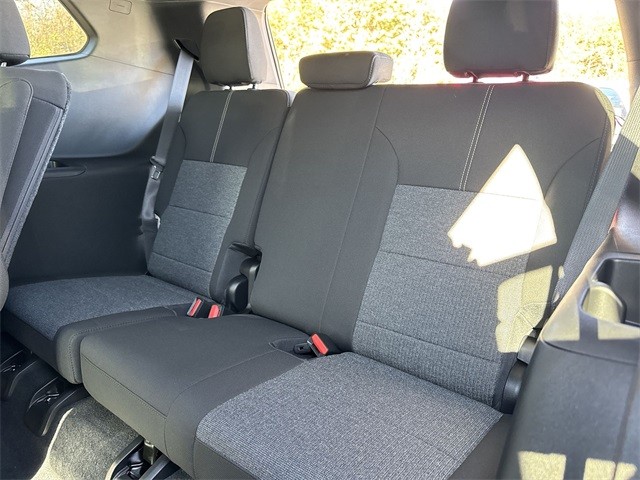 GMC Acadia Vehicle Full-screen Gallery Image 23