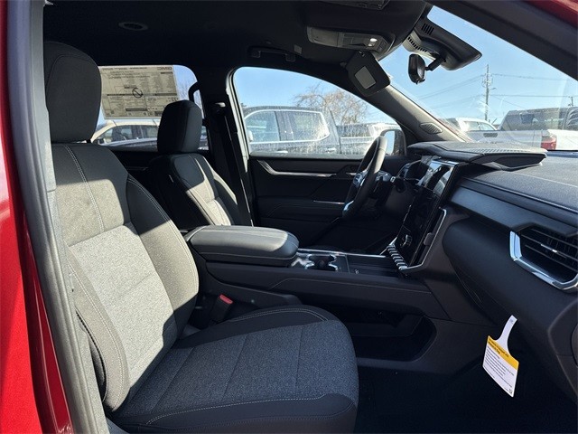 GMC Acadia Vehicle Full-screen Gallery Image 25