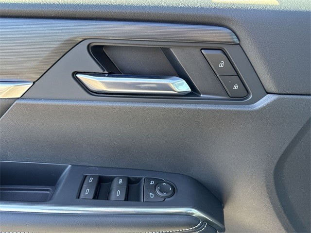 GMC Acadia Vehicle Full-screen Gallery Image 13