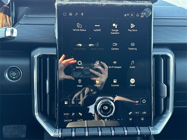 GMC Acadia Vehicle Full-screen Gallery Image 16