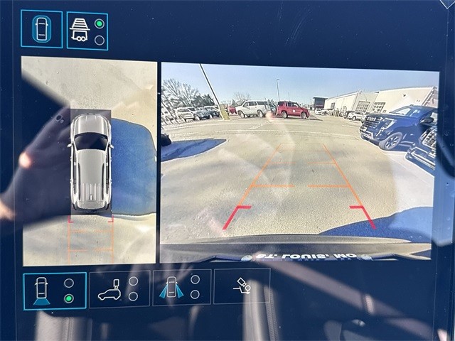 GMC Acadia Vehicle Full-screen Gallery Image 17