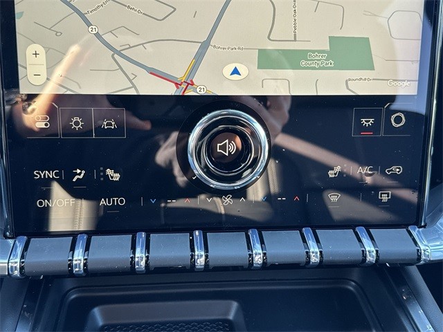 GMC Acadia Vehicle Full-screen Gallery Image 19