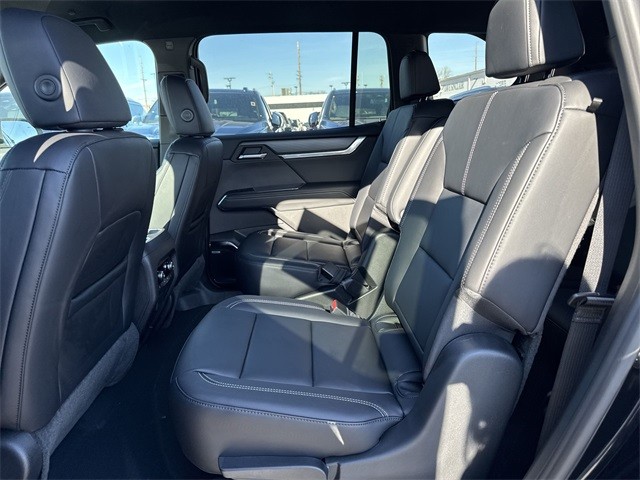 GMC Acadia Vehicle Full-screen Gallery Image 22