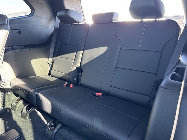 GMC Acadia Vehicle Full-screen Gallery Image 23