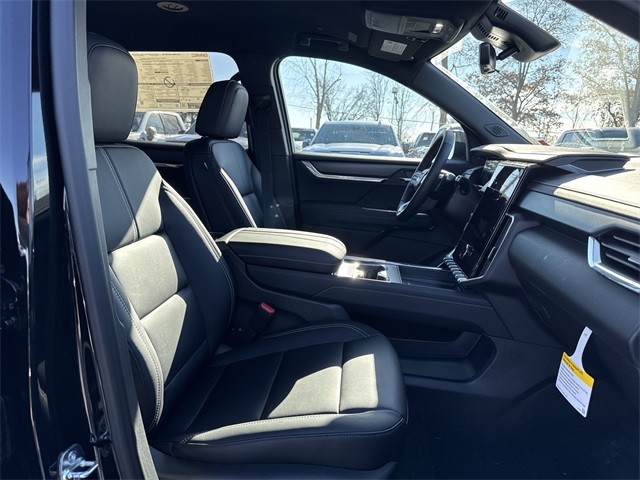 GMC Acadia Vehicle Full-screen Gallery Image 25