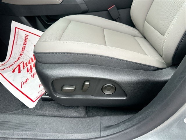 GMC Terrain Vehicle Full-screen Gallery Image 12