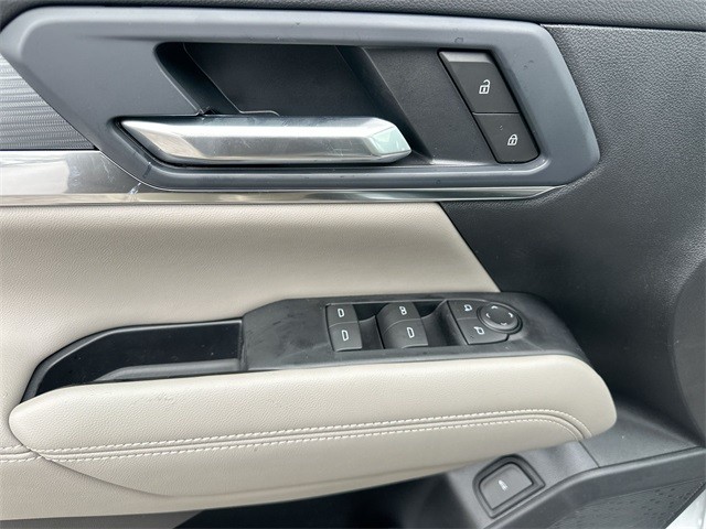 GMC Terrain Vehicle Full-screen Gallery Image 13