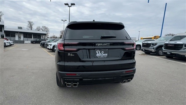 GMC Acadia Vehicle Full-screen Gallery Image 07