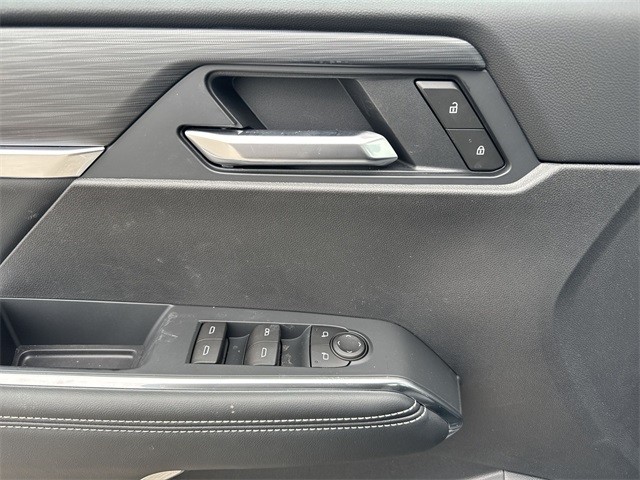 GMC Acadia Vehicle Full-screen Gallery Image 13