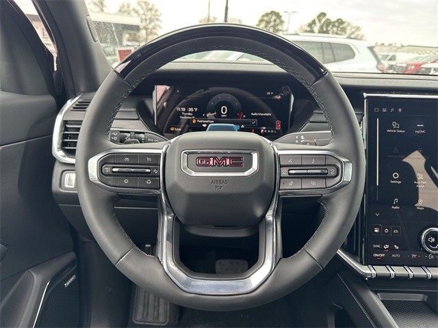 GMC Acadia Vehicle Full-screen Gallery Image 14