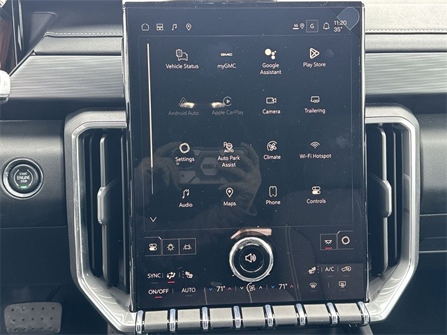 GMC Acadia Vehicle Full-screen Gallery Image 16