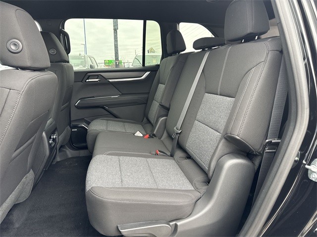 GMC Acadia Vehicle Full-screen Gallery Image 22