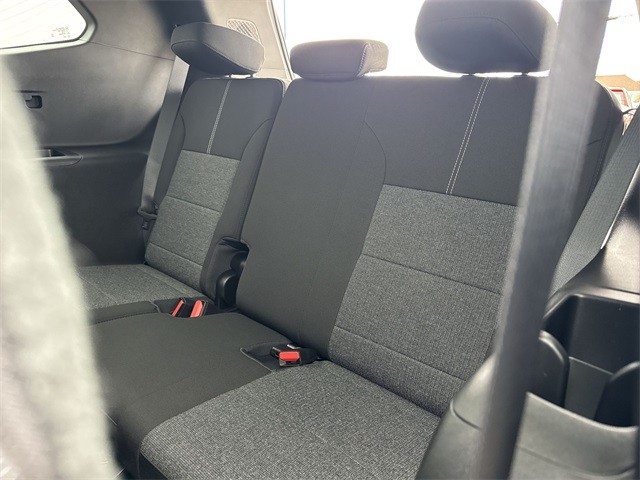 GMC Acadia Vehicle Full-screen Gallery Image 23