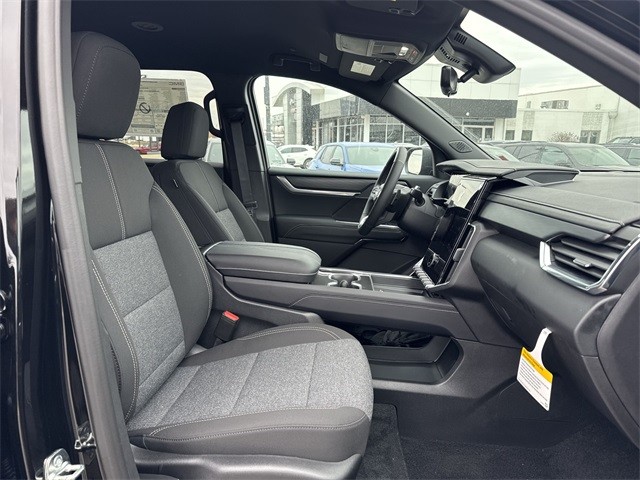 GMC Acadia Vehicle Full-screen Gallery Image 25