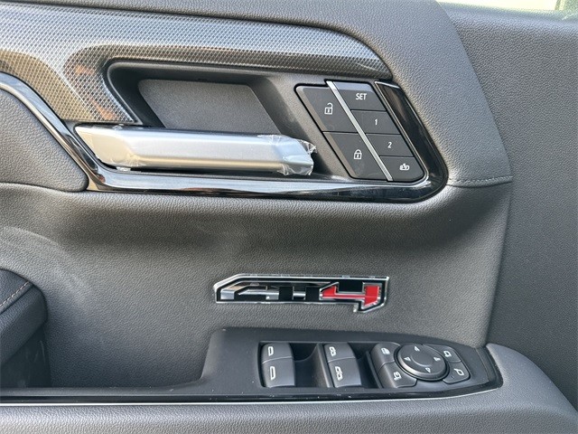 GMC Sierra 1500 Vehicle Full-screen Gallery Image 13