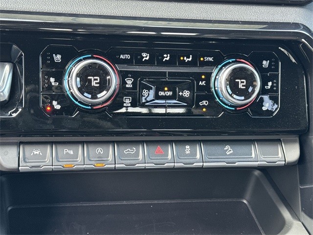 GMC Sierra 1500 Vehicle Full-screen Gallery Image 19