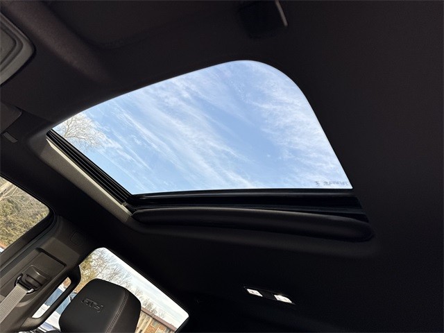 GMC Sierra 1500 Vehicle Full-screen Gallery Image 22