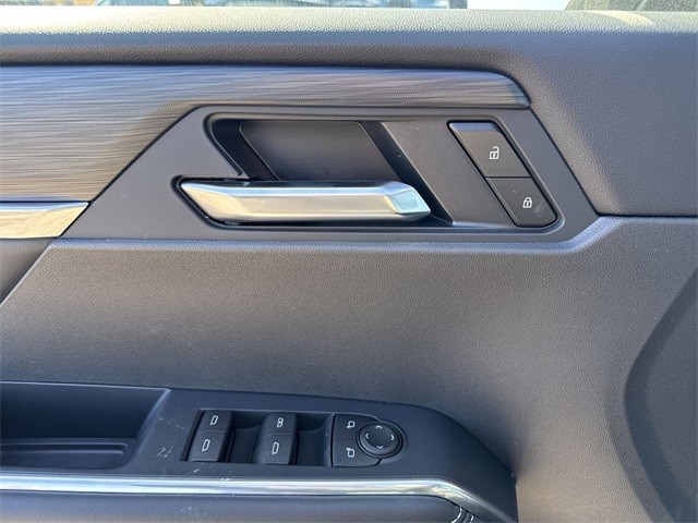 GMC Acadia Vehicle Full-screen Gallery Image 13