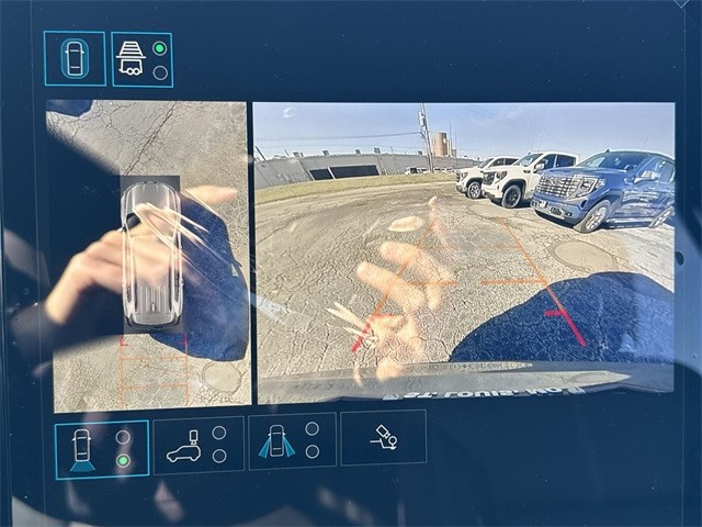 GMC Acadia Vehicle Full-screen Gallery Image 17