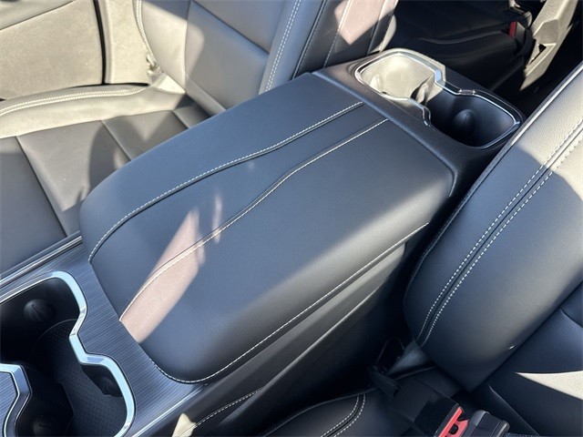 GMC Acadia Vehicle Full-screen Gallery Image 21