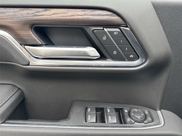 GMC Sierra 1500 Vehicle Full-screen Gallery Image 13