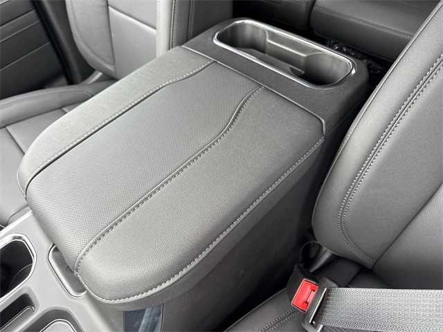 GMC Sierra 1500 Vehicle Full-screen Gallery Image 21