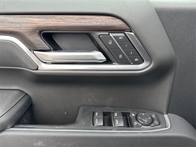 GMC Sierra 1500 Vehicle Full-screen Gallery Image 13