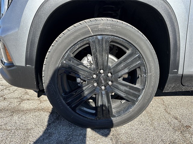 GMC Acadia Vehicle Full-screen Gallery Image 10